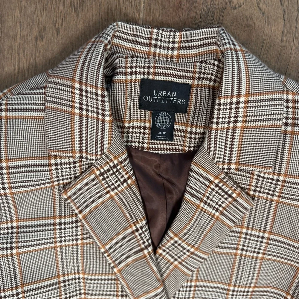 Urban Outfitters Double-Breasted Plaid Blazer - Picture 5 of 15